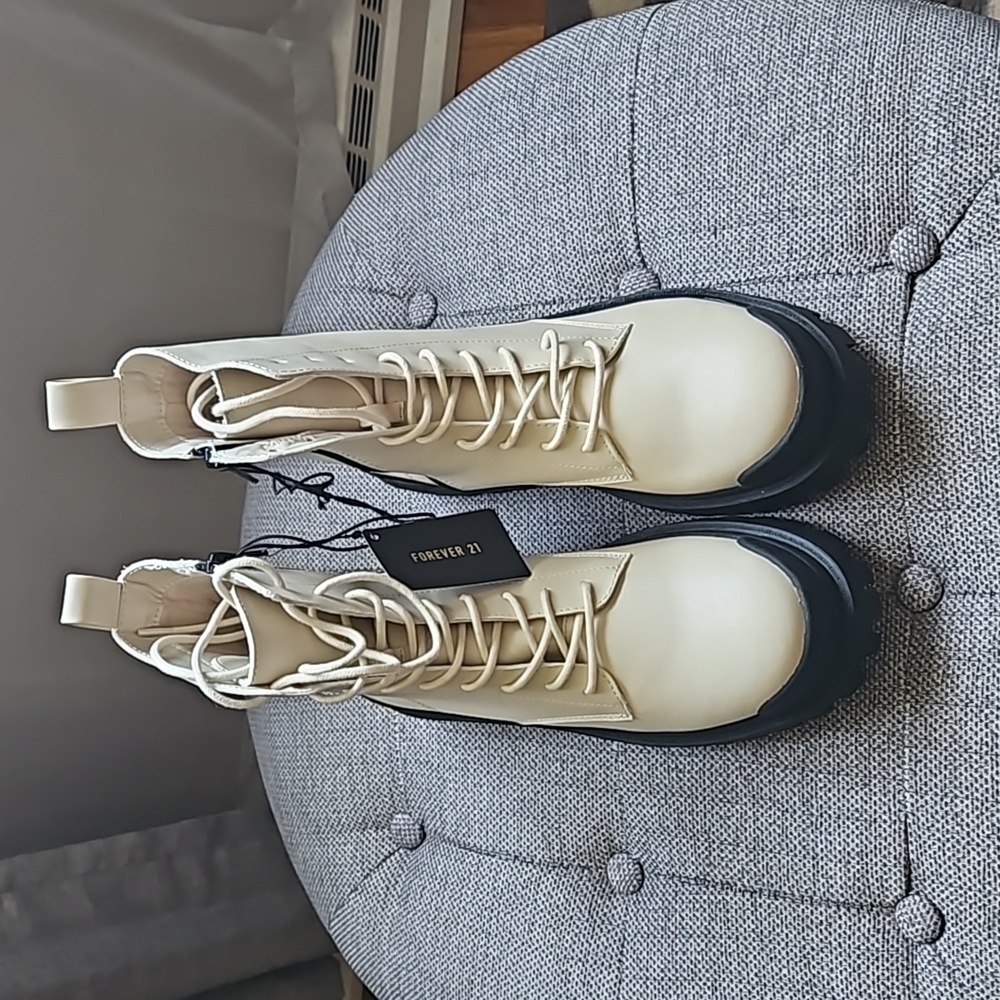 Forever 21 Womans Combat Style Boots